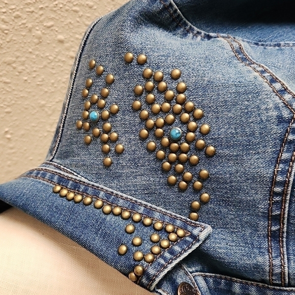 Cinco Ranch Western Denim Button Down Shirt - Picture 2 of 9